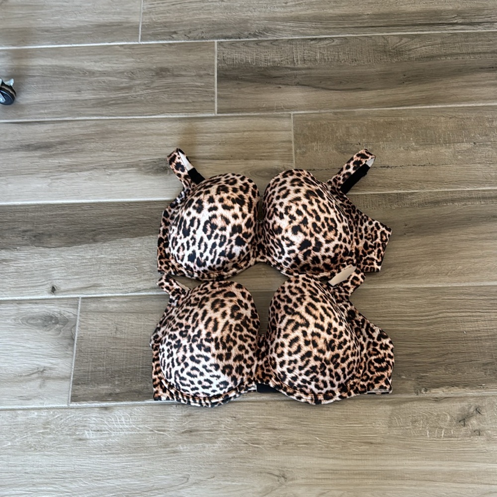 Lot of 2 Soma 42G Stunning Support Smooth Full Coverage bra
